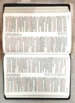 KJV Large Print Ultrathin Center Column Reference Bible: Holman Publish (Black Bonded Leather) ISBN: 9781433603747 (K) - Image 7