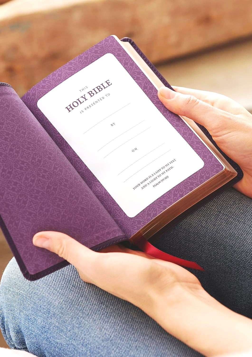 NKJV Compact Reference Bible: Black Leathersoft With Zipper