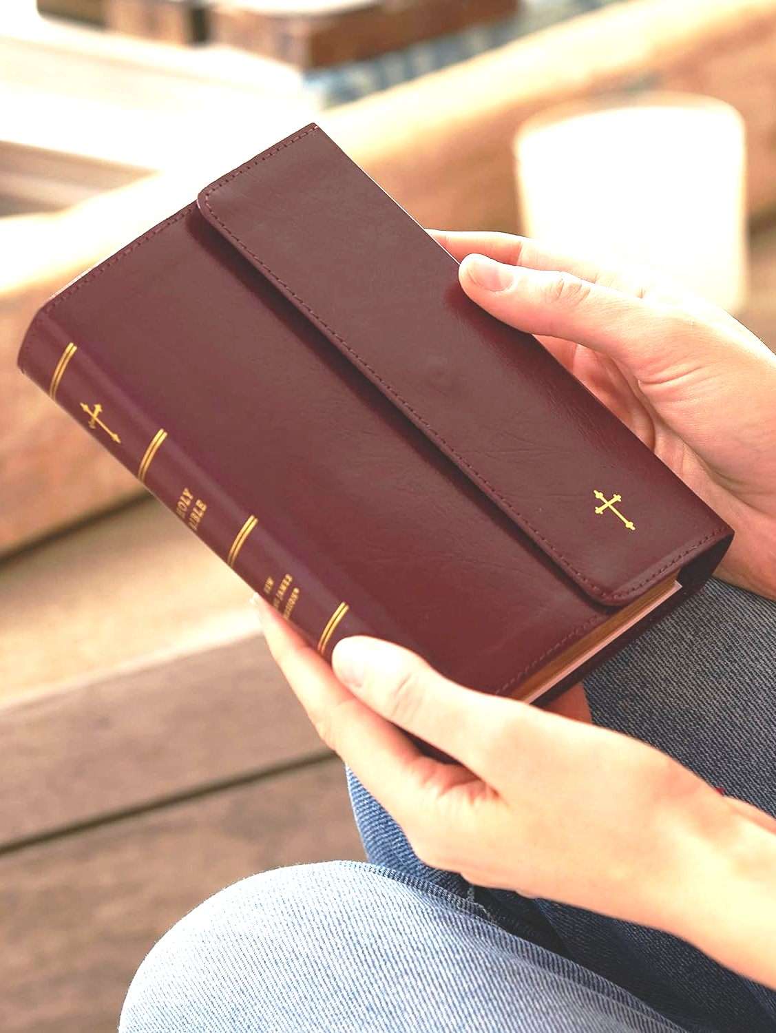 NKJV Compact Reference Bible: Burgundy Leathersoft With Snap
