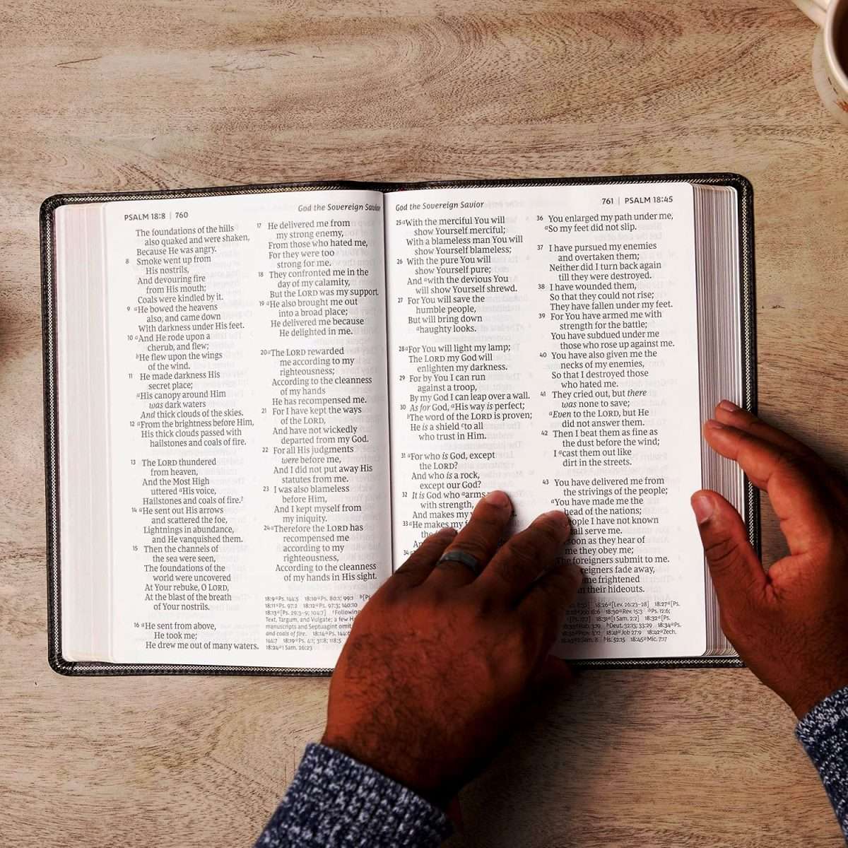 NKJV Super Giant Print Reference Bible: Black Genuine Leather (ISBN:9781400331437) - Image 7