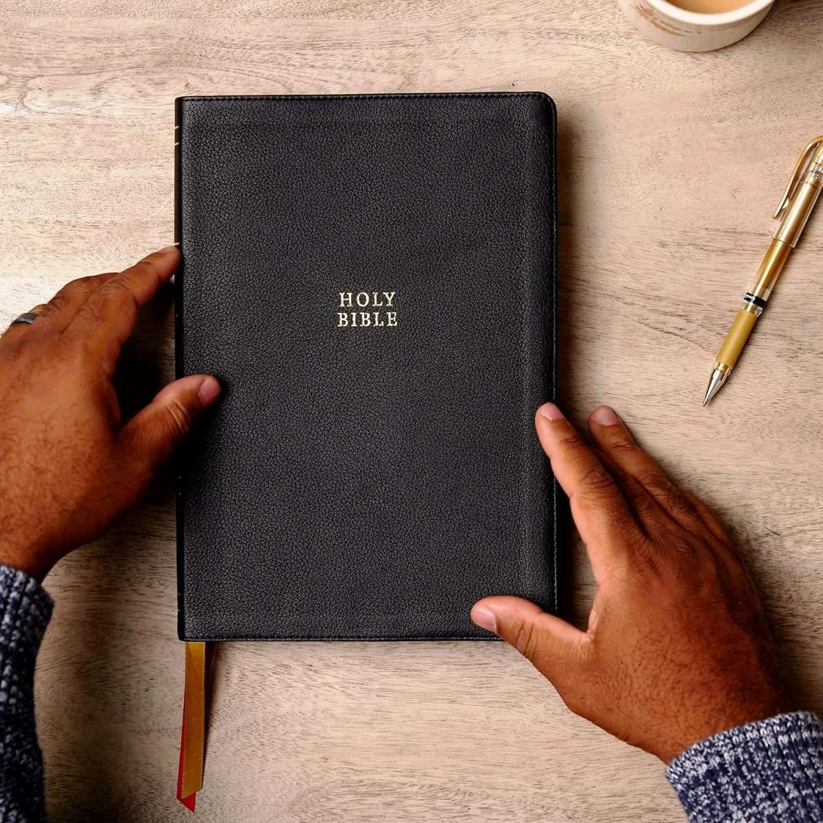 NKJV Super Giant Print Reference Bible: Black Genuine Leather (ISBN:9781400331437) - Image 10