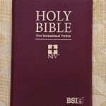 NIV Bible Compact Size Burgundy Open Type - BSI (ISBN:9788119796212)