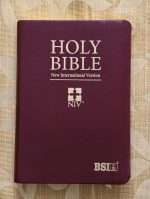 NIV Bible Compact Size Burgundy Open Type - BSI (ISBN:9788119796212)