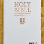 NIV Bible Compact Size White Open Type - BSI (ISBN:9788119796168)