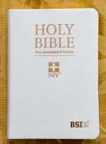 NIV Bible Compact Size White Open Type - BSI (ISBN:9788119796168)